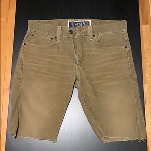 Corduroy tan Levi’s skinny shorts